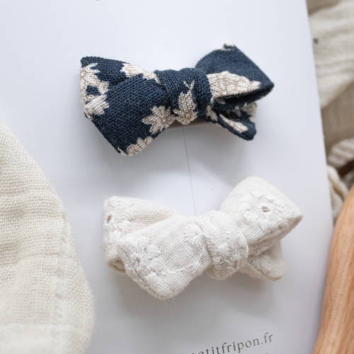 Duo de barrettes bleu marine beige