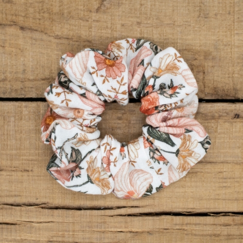 Chouchou blanc à motifs fleuris orangés et verts – accessoire cheveux Petit Fripon