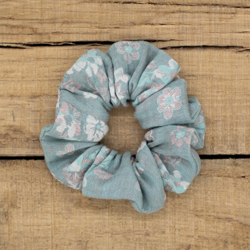 Chouchou en jacquard vert fleuri – accessoire cheveux Petit Fripon