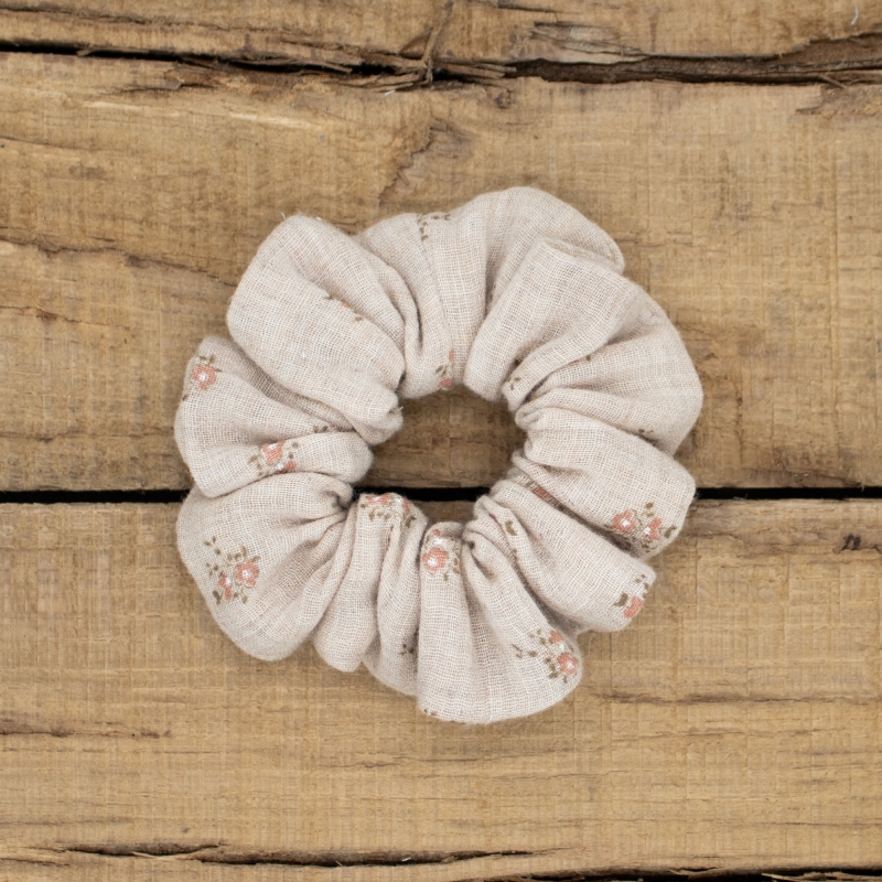 Chouchou en double gaze gris beige à petites fleurs roses – Petit Fripon