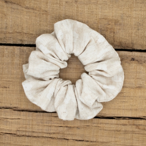 Chouchou en jacquard beige – accessoire cheveux artisanal Petit Fripon