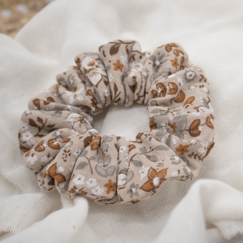 Chouchou taupe à fleurs automnales blanches et marron – Petit Fripon fait main