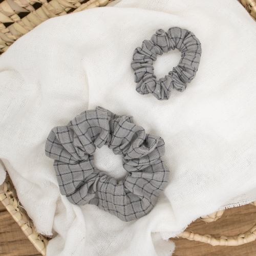 Chouchou gris à carreaux bleu marine – accessoire cheveux Petit Fripon