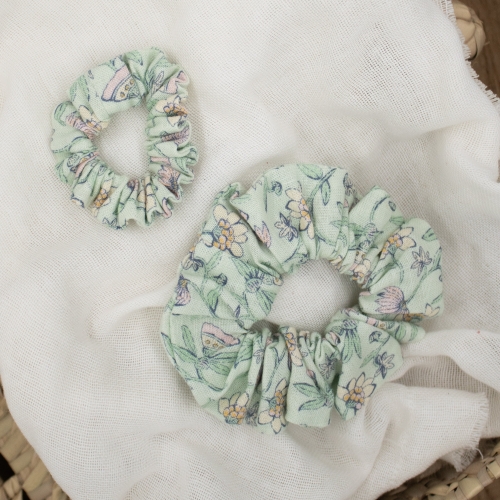 Chouchou vert menthe fleuri – accessoire cheveux fait main Petit Fripon
