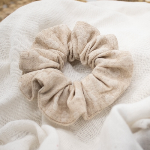 Chouchou en jacquard beige – accessoire cheveux artisanal Petit Fripon
