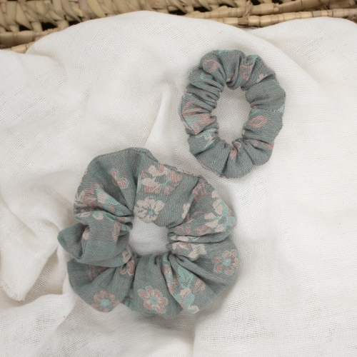 Chouchou en jacquard vert fleuri – accessoire cheveux Petit Fripon