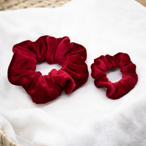 Chouchou en velours rouge foncé