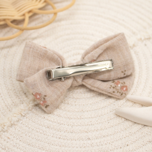 Nœud petites fleurs roses sur double gaze gris beige